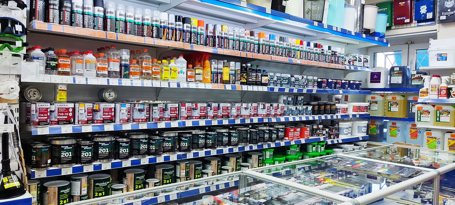 Витрина лакокрасочных материалов в магазине Снабженец — эмали, грунт-эмали, средства для древесины